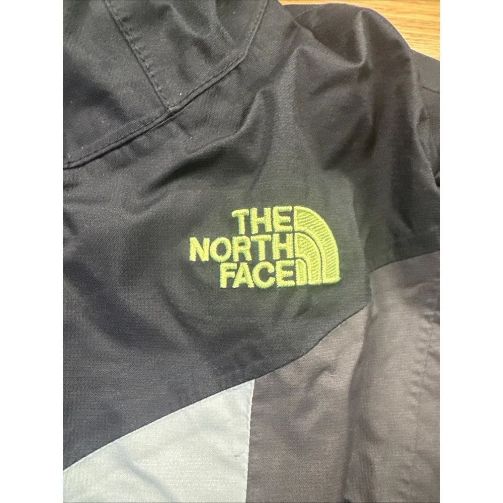The North Face Boy's  Jacket Waterproof HyVent Sz Large